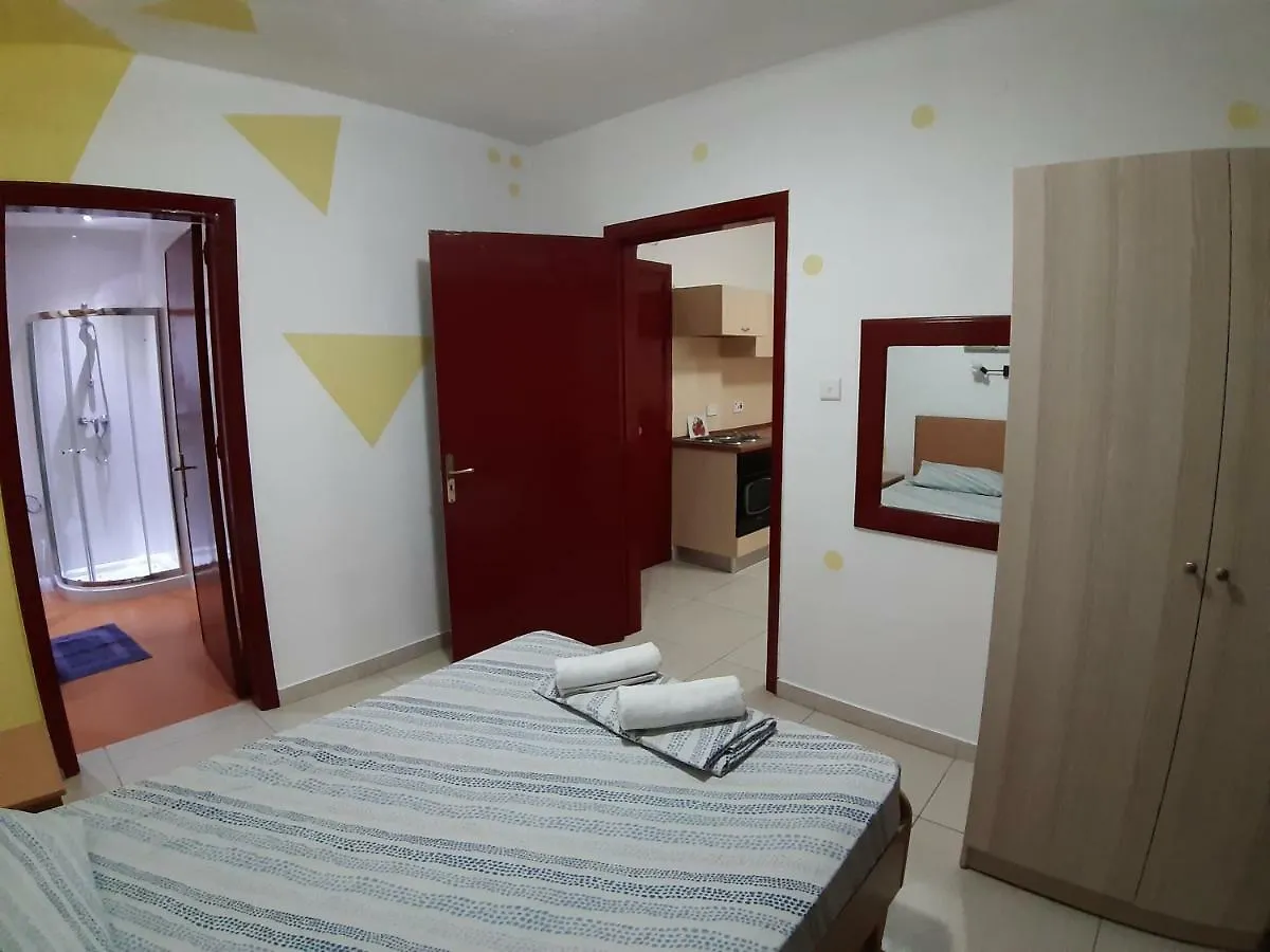 'Young'Seven Apartments San Ġiljan 2*,  Malta