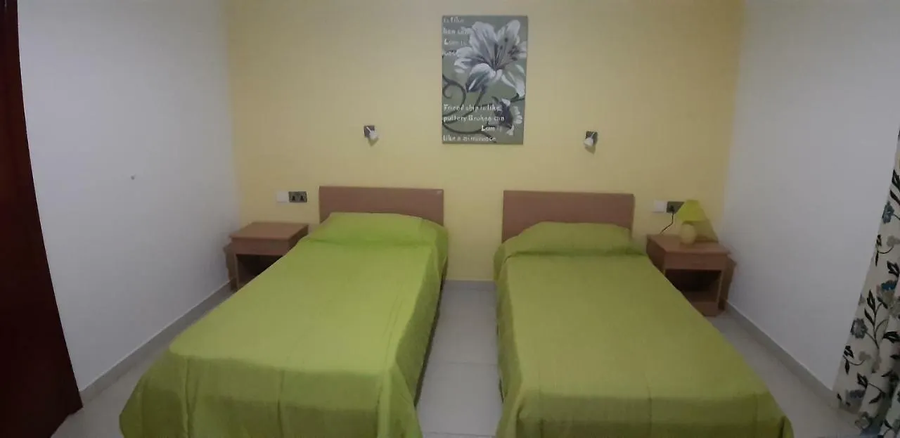 ** Aparthotel 'Young'Seven Apartments San Ġiljan Malta